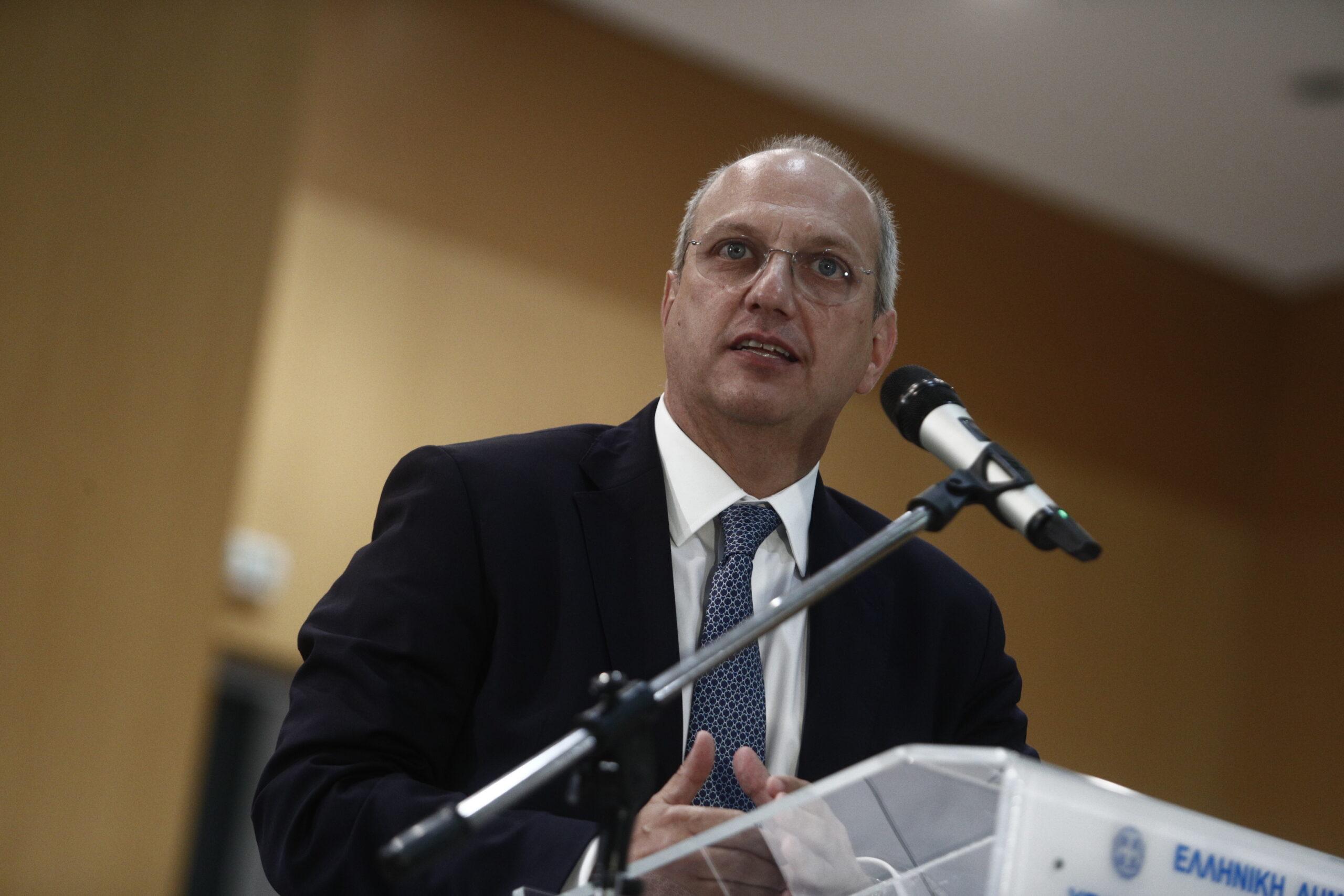 Επικοινωνία Γ. Οικονόμου και Γ. Μαυρωτά με τον προπονητή της εθνικής ανδρών Θ. Βλάχο