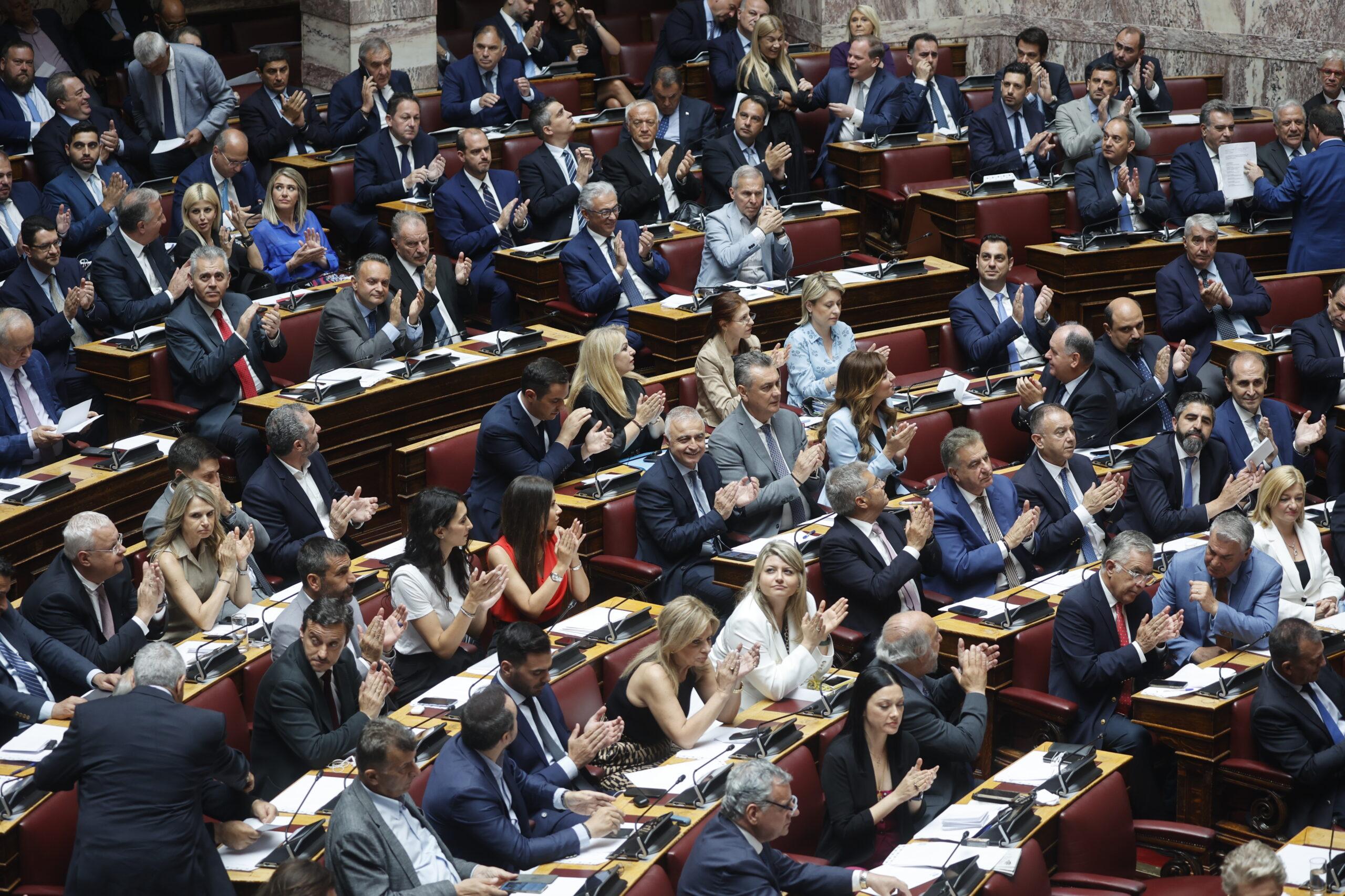 Η Βουλή εκλέγει αντιπροέδρους, γραμματείς και κοσμήτορες (LIVE)