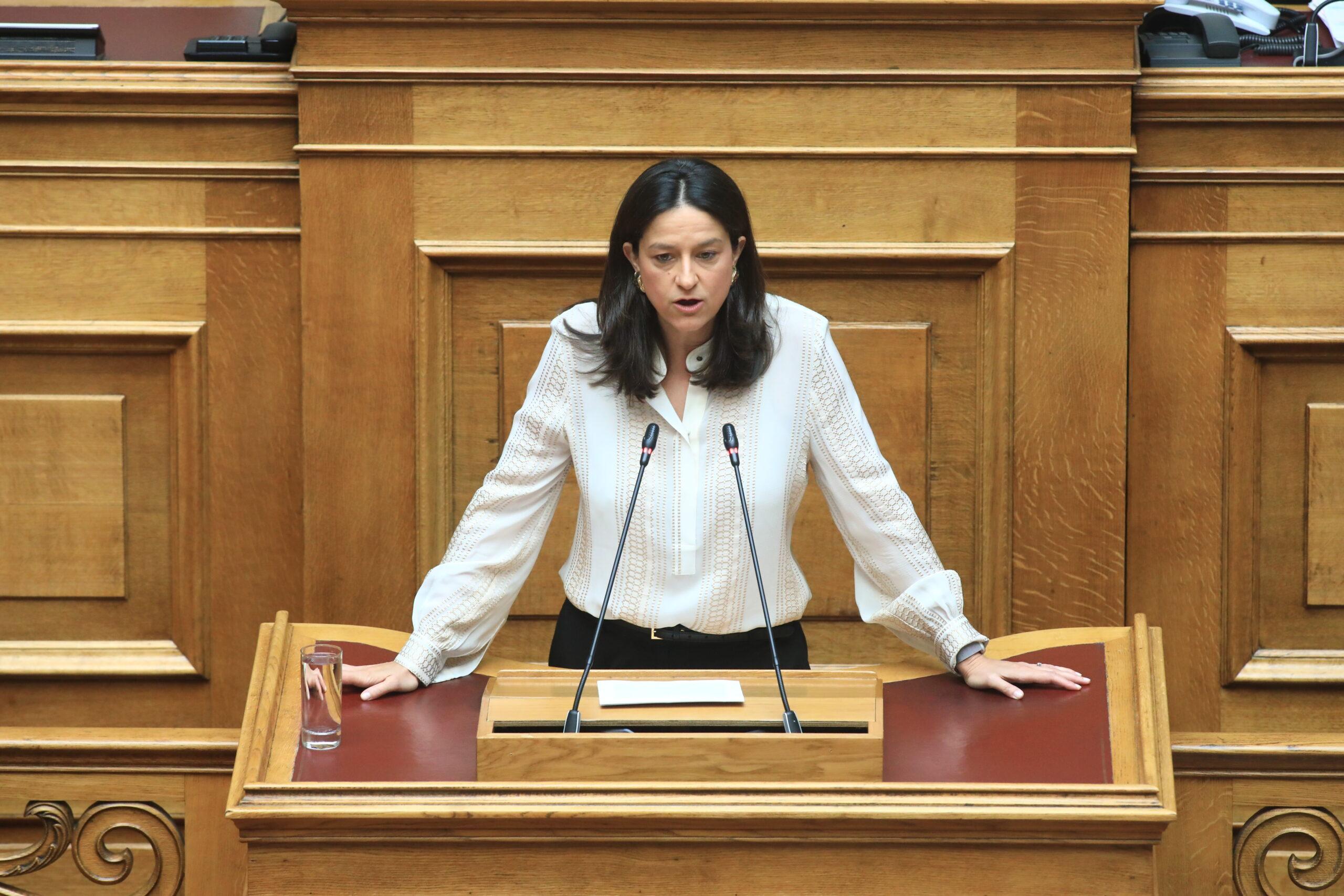 Ψήφος αποδήμων: Ξεκίνησε η συζήτηση ανάμεσα στην Ν. Κεραμέως και τα κόμματα της αντιπολίτευσης