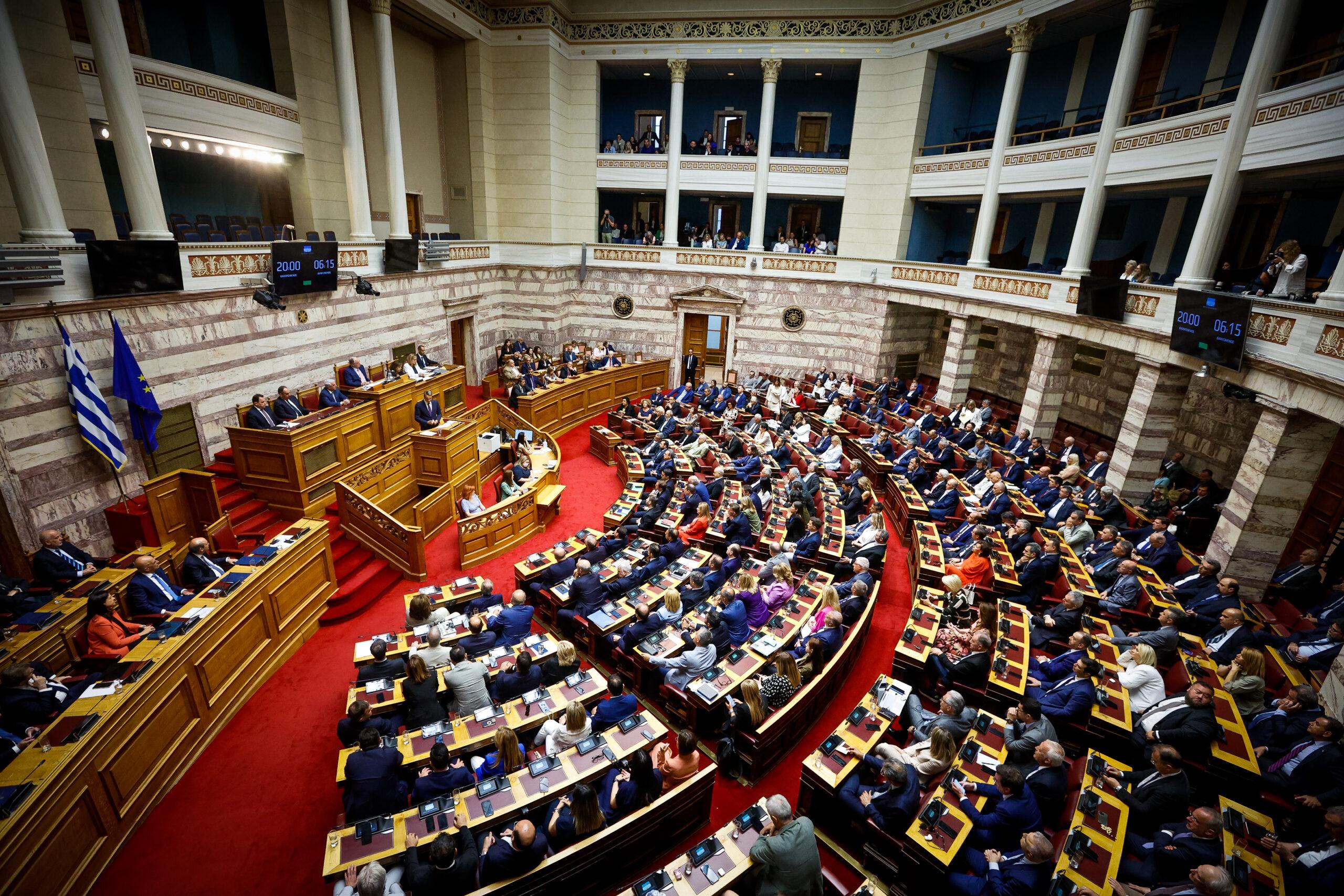 Βουλή: Πέρασε με 208 «ναι» το νομοσχέδιο για την ψήφο των αποδήμων