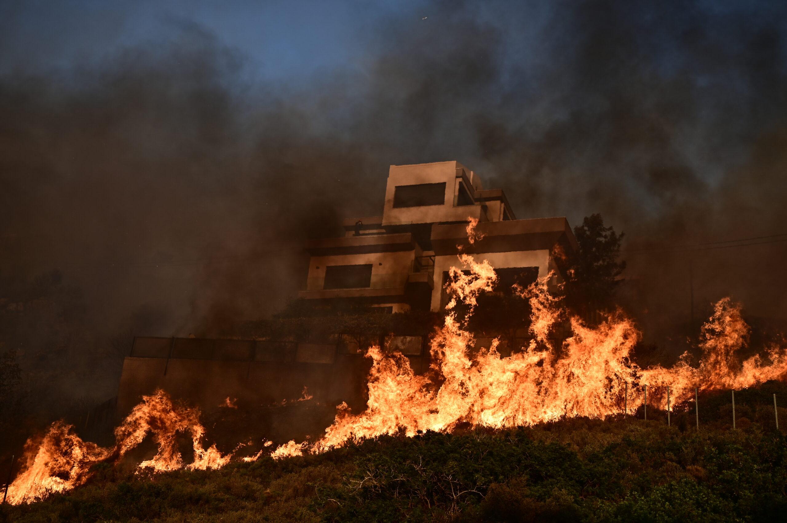 Αύρα Κερατέας: Ζευγάρι που έχασε το σπίτι του σε φωτιά το 2020 μιλά για τον εφιάλτη που ζει ξανά – «Χάσαμε όλη μας τη ζωή»