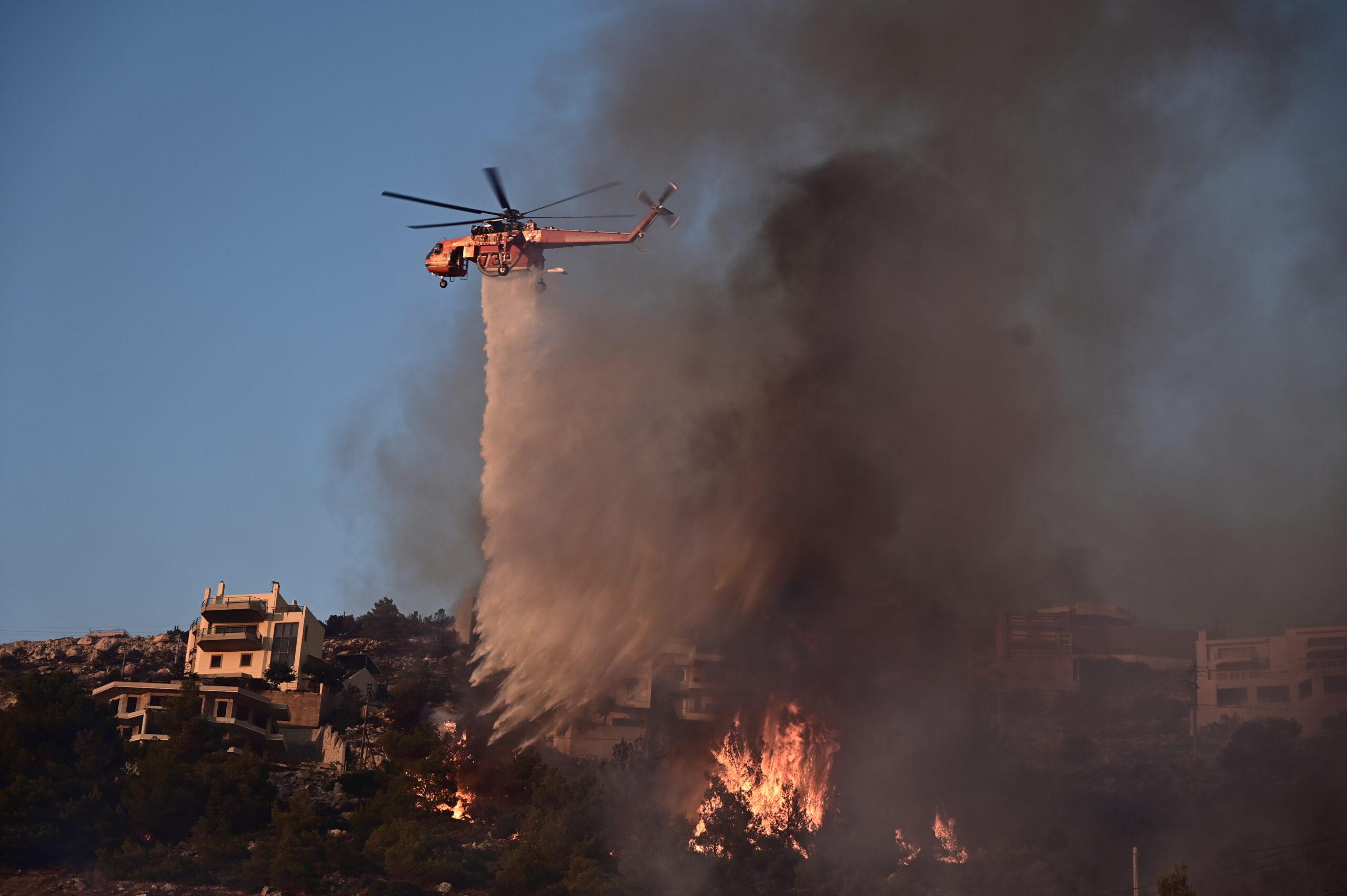 Φωτιές: Επικοινωνία Σωκρ. Φάμελλου με Β. Κικίλια και δήμαρχο Σαρωνικού