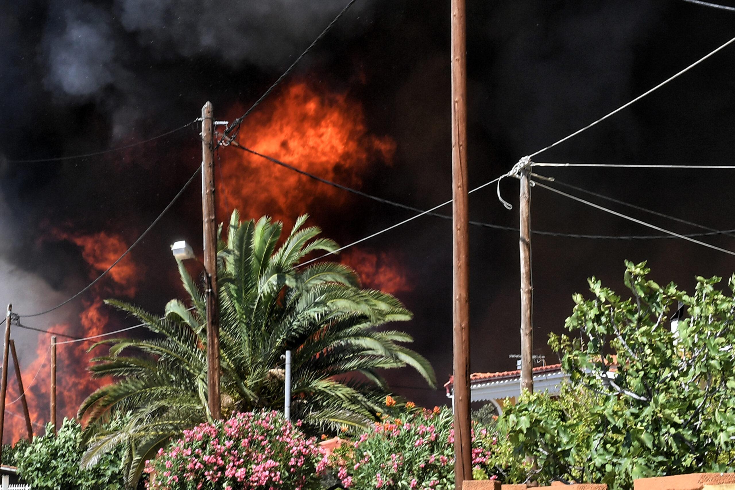 Διακοπές ρεύματος στην Ανατολική Αττική λόγω των μεγάλων πυρκαγιών