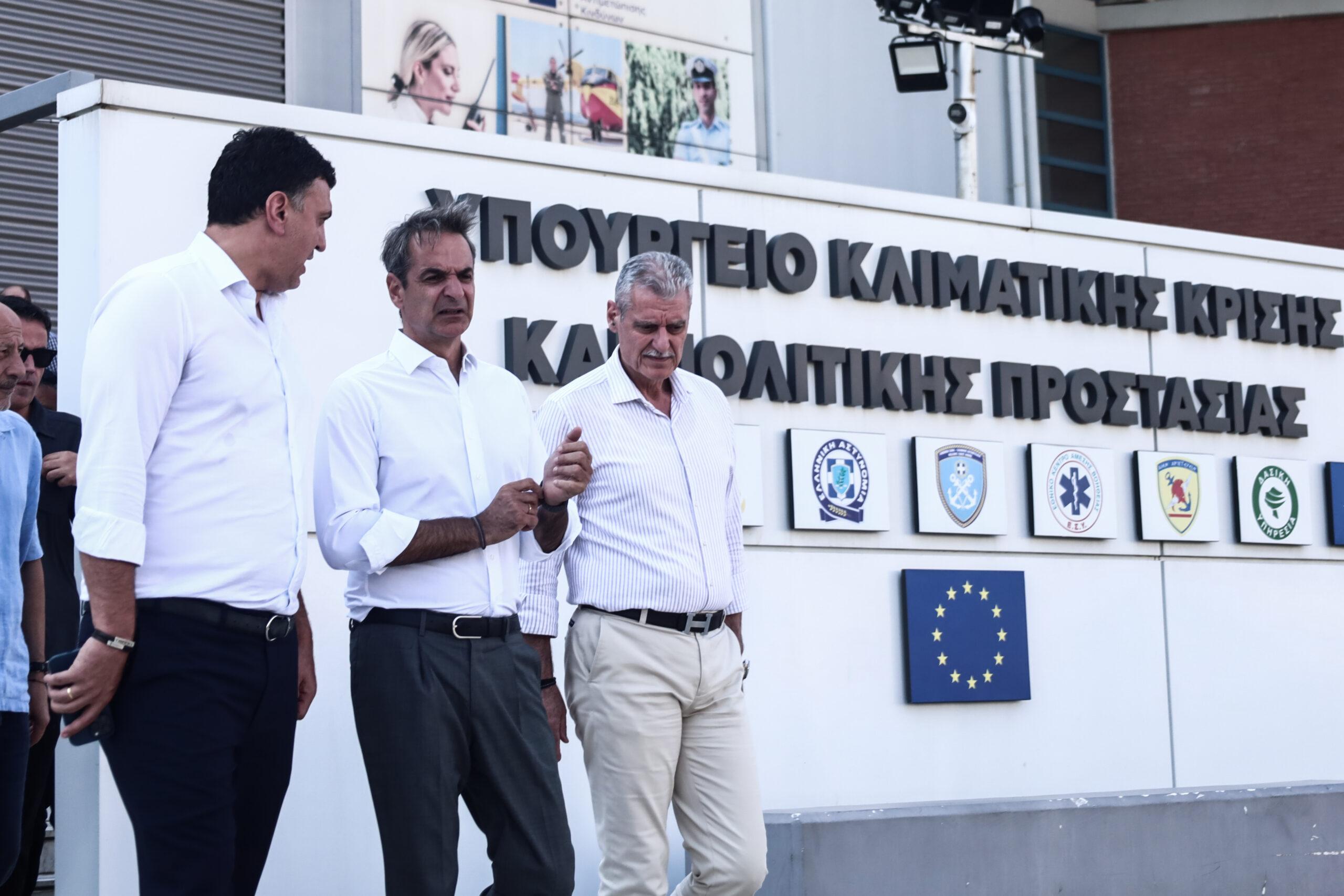 Στο Συντονιστικό Κέντρο Πολιτικής Προστασίας ο Κυριάκος Μητσοτάκης