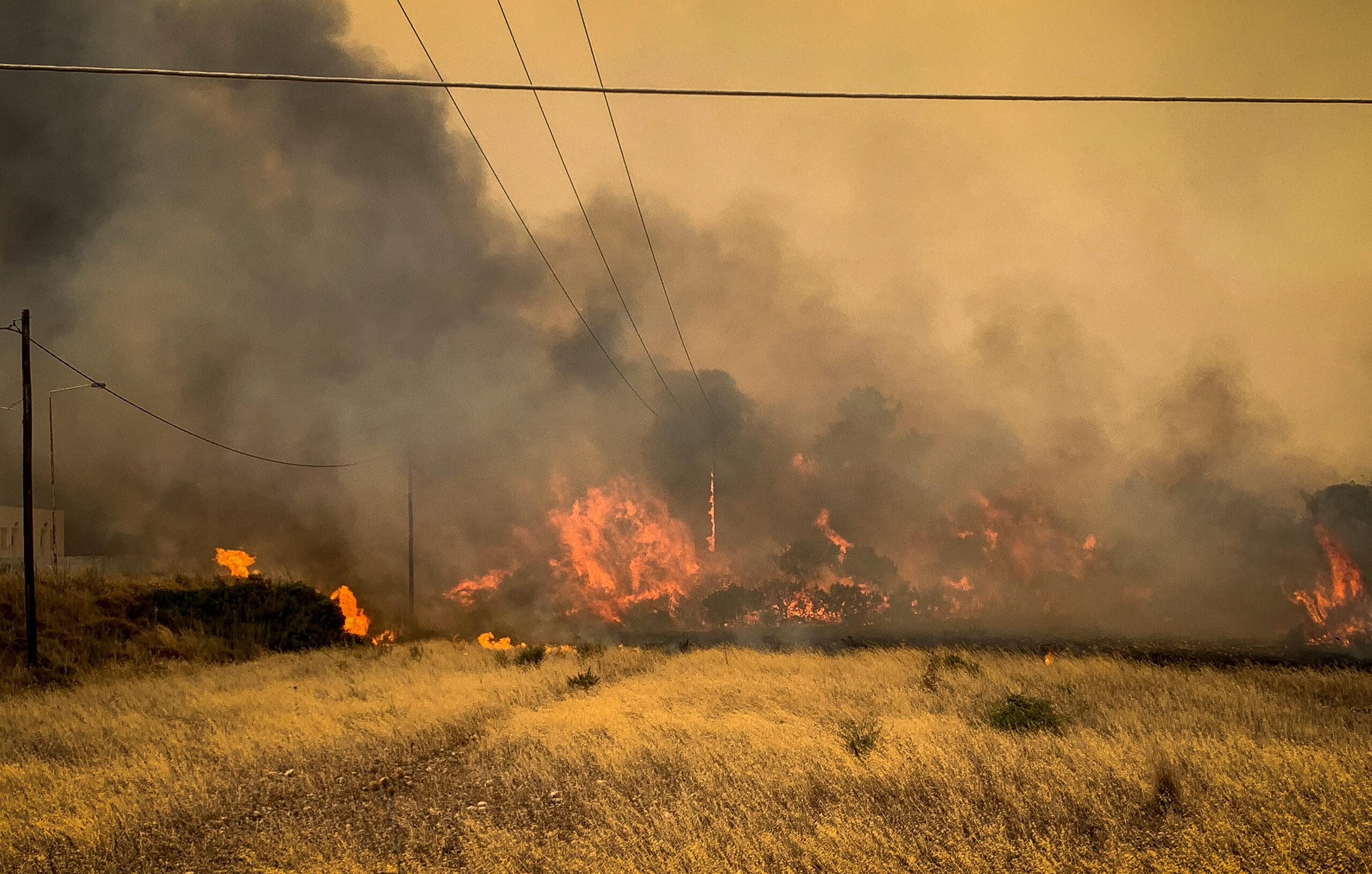 Φωτιές: Υπουργικό συμβούλιο την Τρίτη (25/7) – Ενημερώνει για τις πυρκαγιές ο Β. Κικίλιας