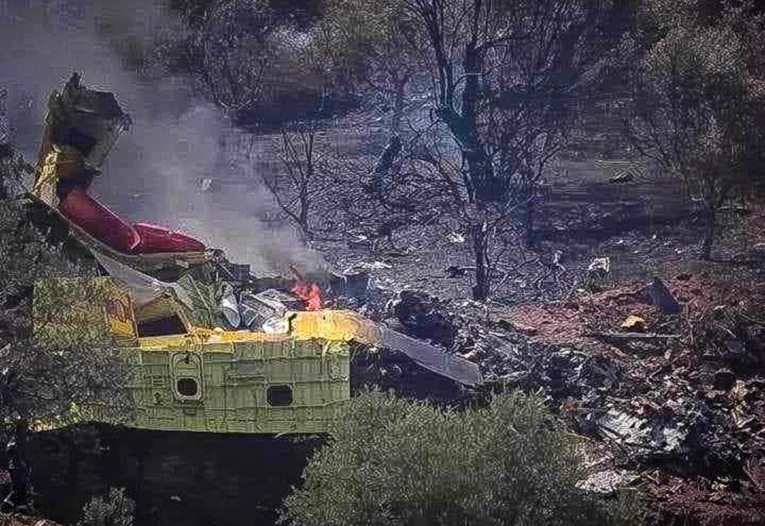 Canadair: Οι πρώτες φωτογραφίες από τη συντριβή στην Κάρυστο
