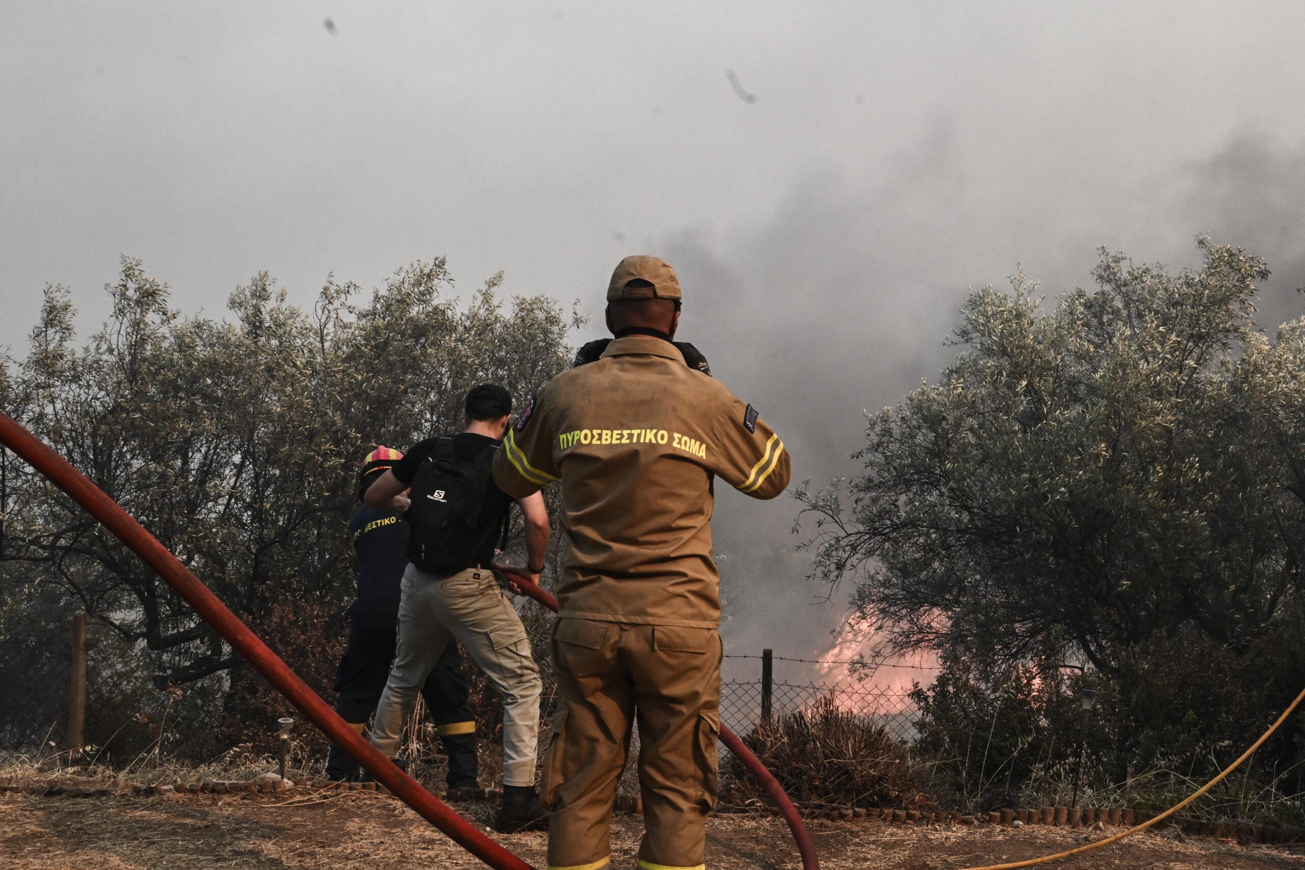 Συνεχείς εκρήξεις σε αποθήκες πυρομαχικών της Πολεμικής Αεροπορίας στη Νέα Αγχίαλο