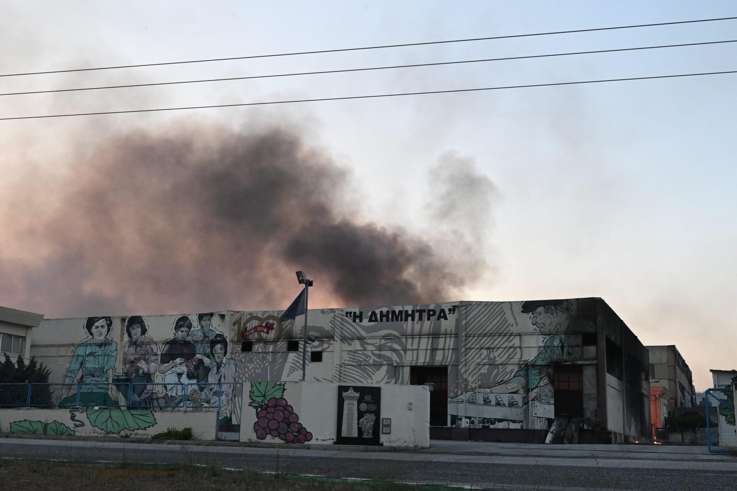 Φωτιές: Χωρίς ενεργό μέτωπο η Νέα Αγχίαλος – Βελτιωμένη εικόνα σε Βόλο, Λαμία, Ρόδο, Κέρκυρα και Κάρυστο