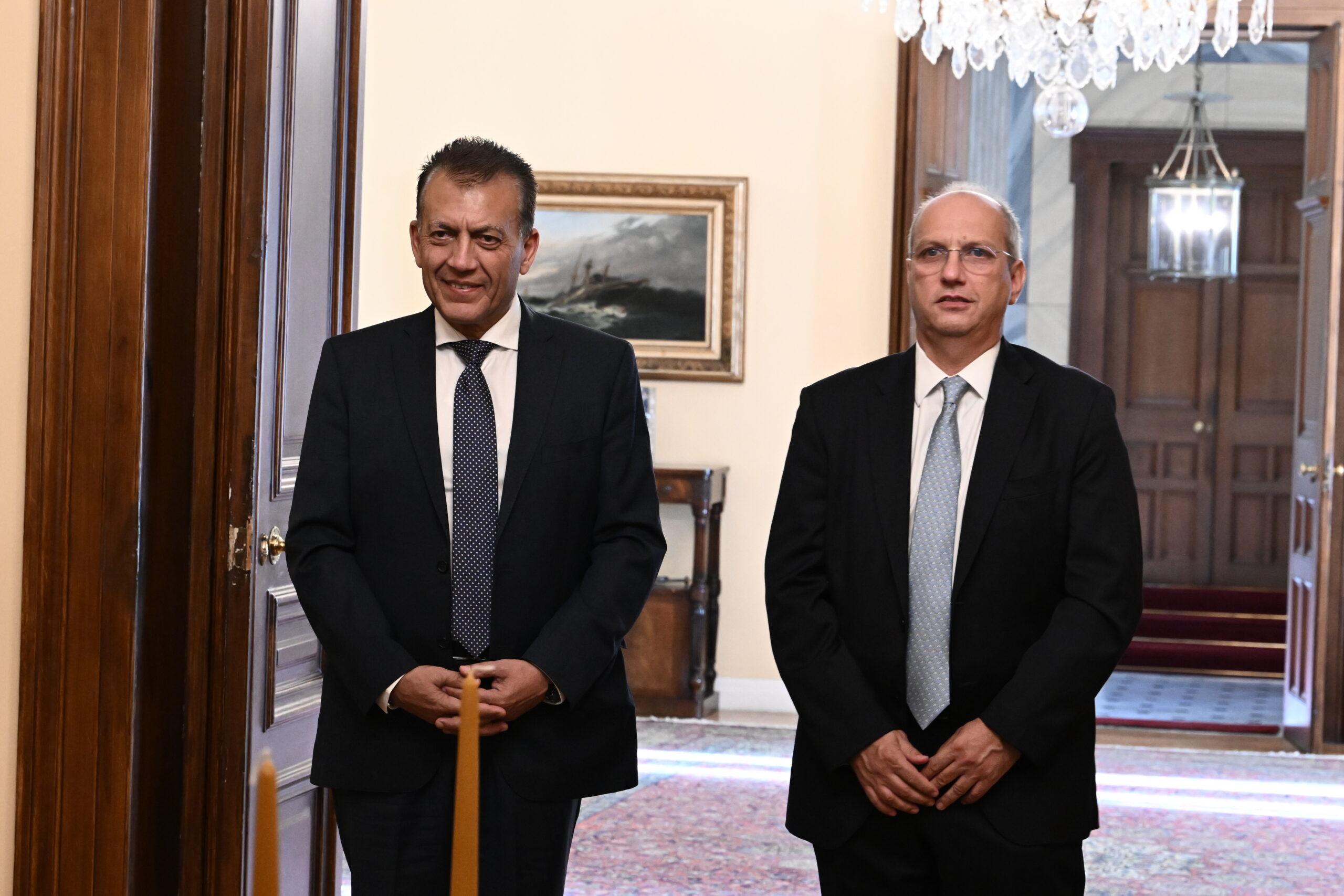 Ορκίστηκαν Οικονόμου και Βρούτσης παρουσία Μητσοτάκη