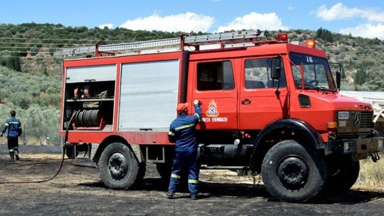 Πυρκαγιά στον Βαρνάβα Αττικής: Ενισχύονται οι δυνάμεις πυρόσβεσης