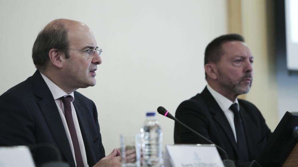 Θετική πορεία της οικονομίας βλέπουν Στουρνάρας και Χατζηδάκης