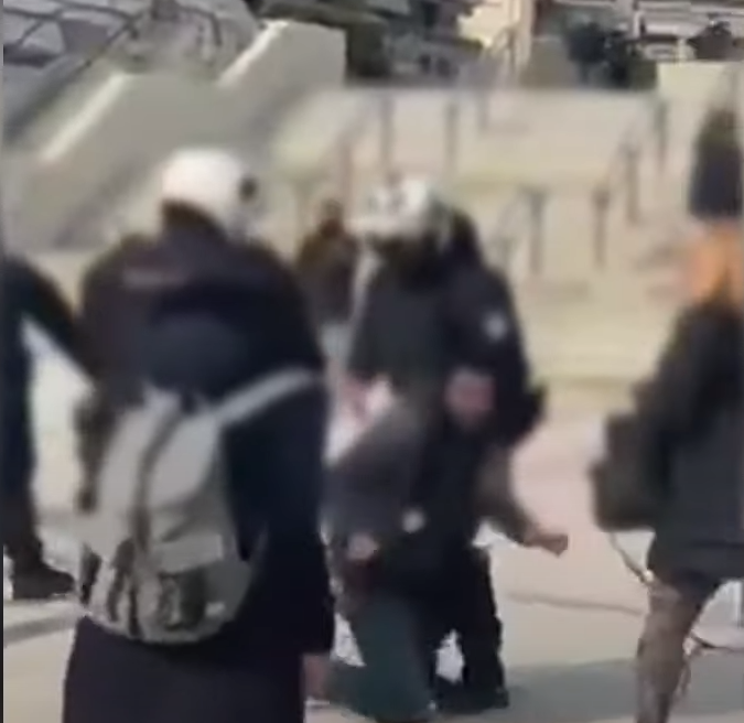 Ξυλοδαρμός φοιτητή στη Νέα Σμύρνη: Κρίθηκαν ένοχοι οι 2 από τους 3 αστυνομικούς που κατηγορούνταν