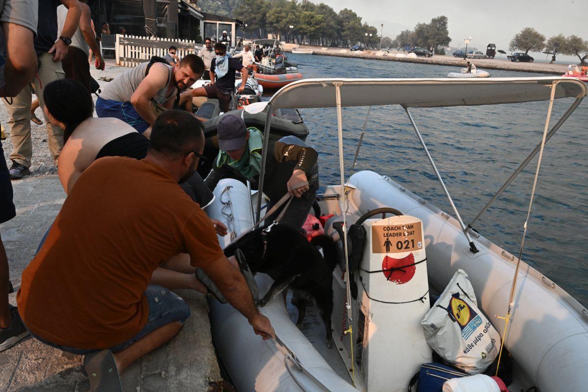 Νέα Αγχιάλος: Εντολή για άμεση εκκένωση έδωσε η ΕΛΑΣ