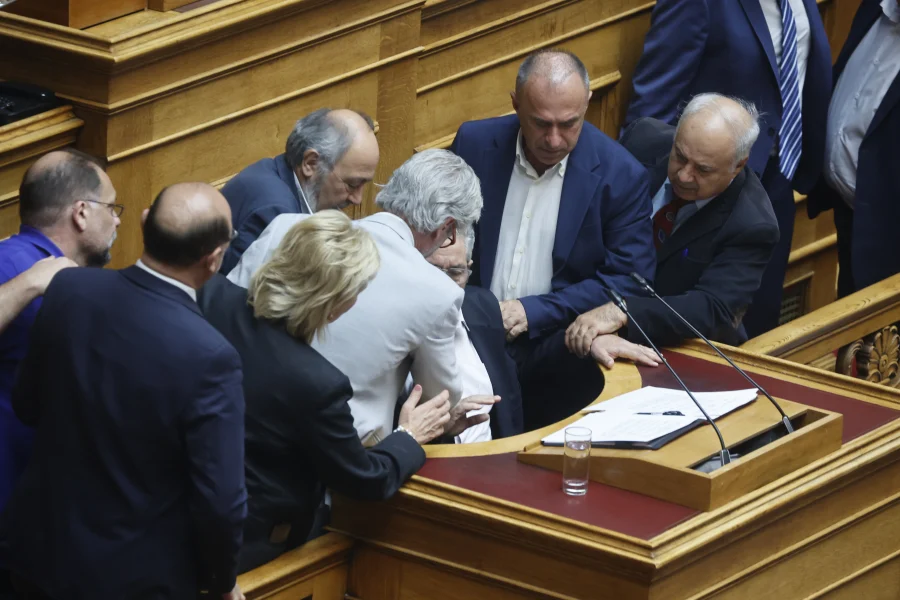 Απρόοπτο με Κουτσούμπα στη Βουλή: Διακόπηκε η συζήτηση για τις προγραμματικές δηλώσεις