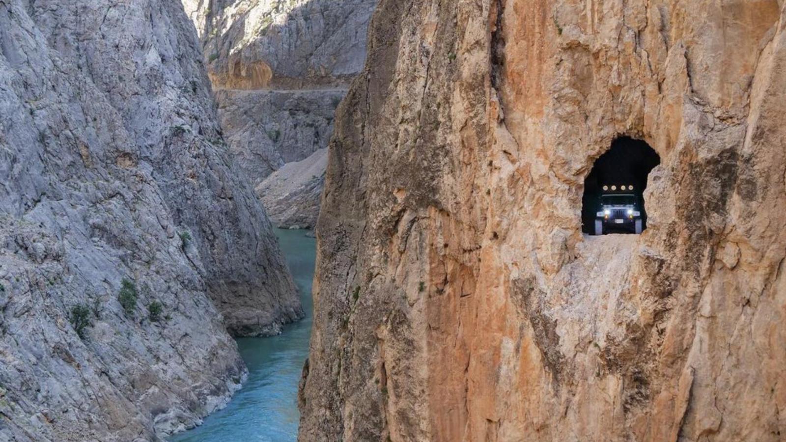 Τουρκία: 39χρονη βρήκε τραγικό θάνατο πέφτοντας από γκρεμό την ώρα που γιόρταζε τον αρραβώνα της