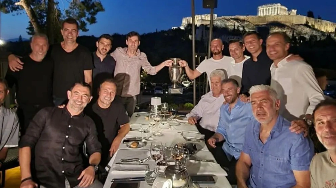 Euro 2004: Οι παίχτες συναντήθηκαν ξανά με θέα την Ακρόπολη