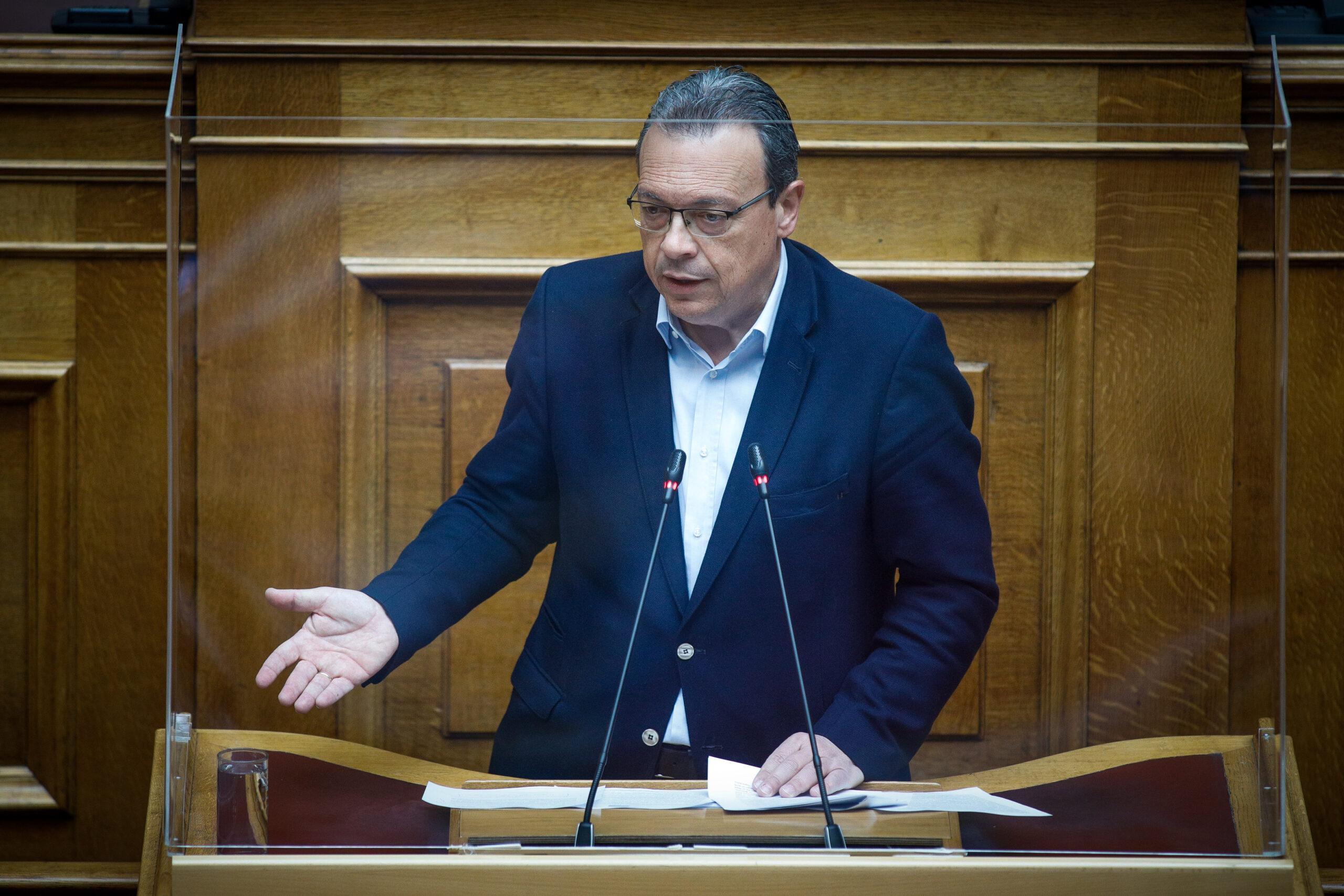 Σ. Φάμελλος: «Ο Μητσοτάκης βάζει περιορισμούς στον γάμο για να ικανοποιήσει το εσωκομματικό του ακροατήριο»