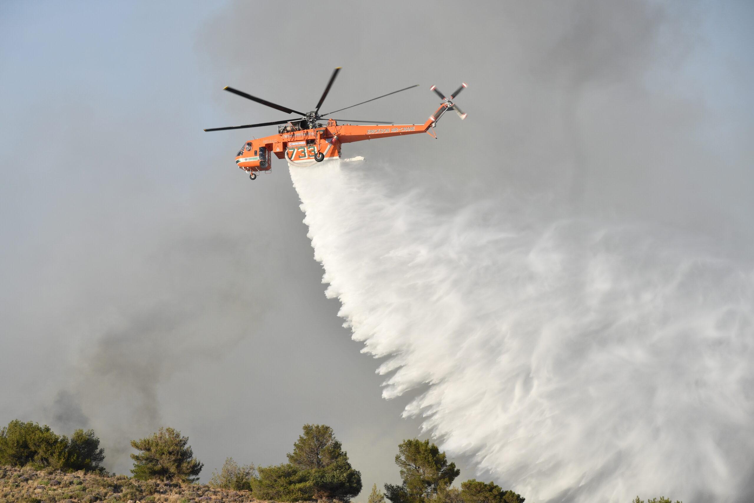 Φωτιά στη Τρίπολη – Εναέρια μέσα στο σημείο