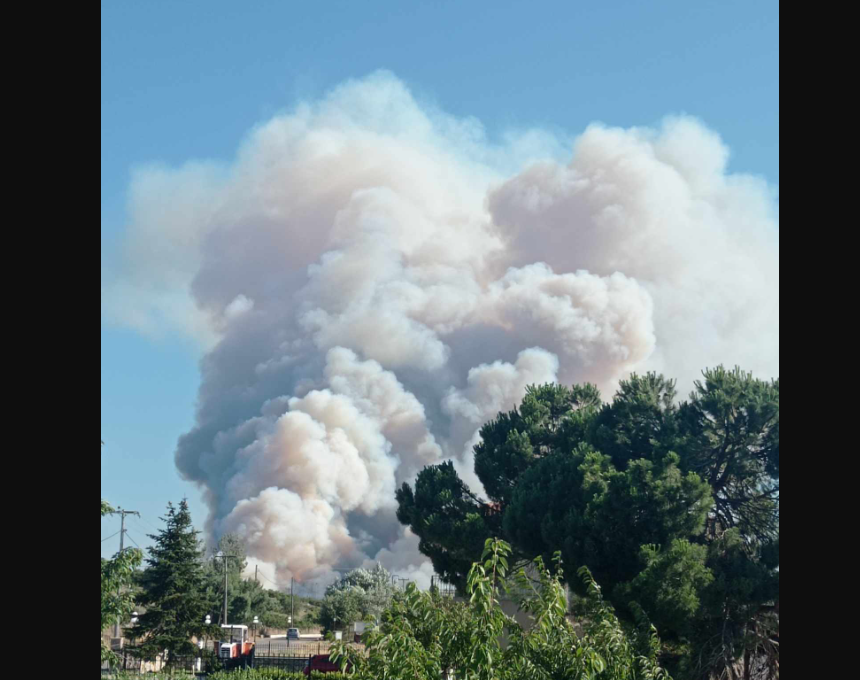 Δεύτερο μήνυμα από το 112 για τη φωτιά στα Δερβενοχώρια – Ενισχύθηκαν οι πυροσβεστικές δυνάμεις
