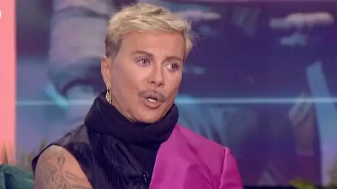 Λάκης Γαβαλάς: «Μετά από 9 χρόνια γάμου, ακόμα αισθάνομαι περιέργεια και ενδιαφέρον για το φλερτ»