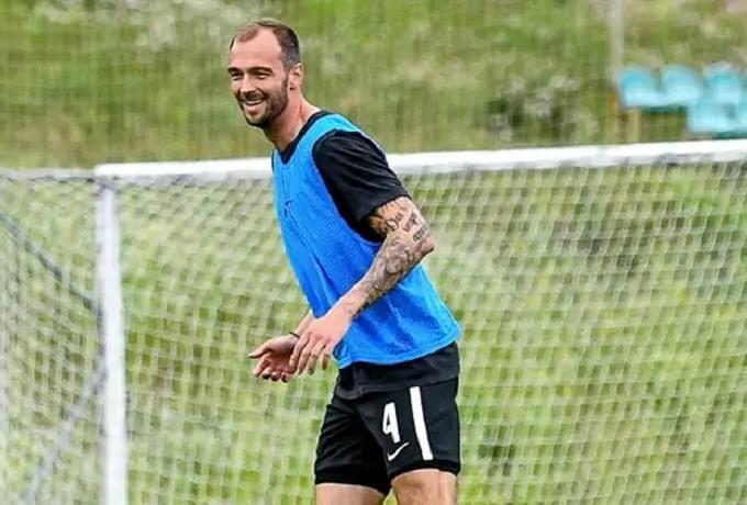 Έδωσαν τα χέρια Ατρόμητος και Ιμερέκοφ για το κέντρο της άμυνας