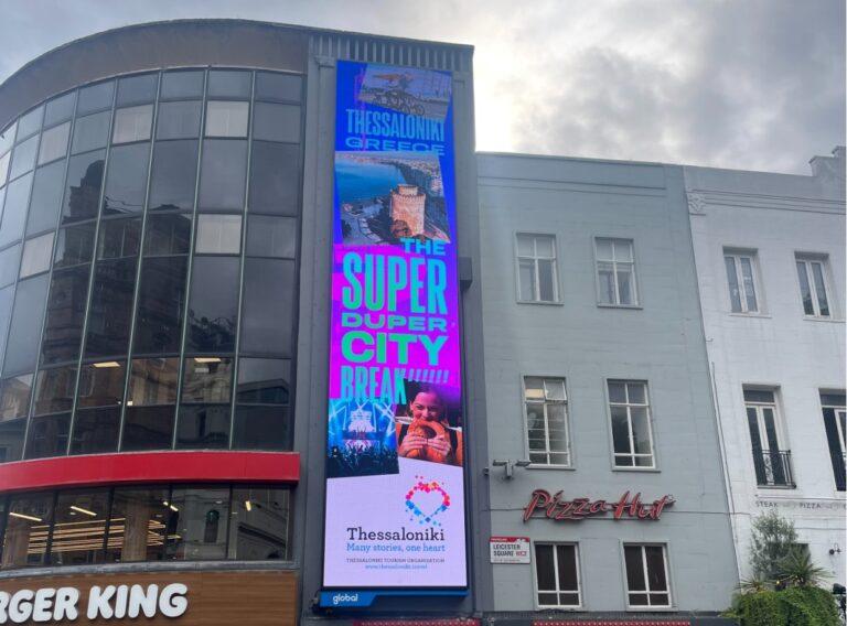 Η Θεσσαλονίκη “φιγουράρει” στην πλατεία Leicester Square του Λονδίνου ως θαυμάσιος προορισμός city break 
