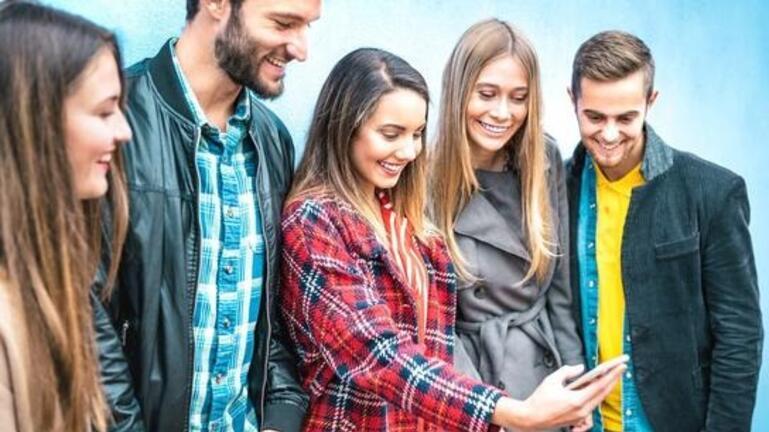 Youth Pass: Έρχεται η κάρτα με 150 ευρώ που θα λαμβάνουν από φέτος οι 18χρονοι και οι 19χρονοι 