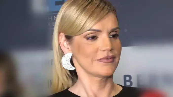 Σάσα Σταμάτη: Ανεβάζει τη θερμοκρασία με το λευκό ολόσωμο μαγιό της
