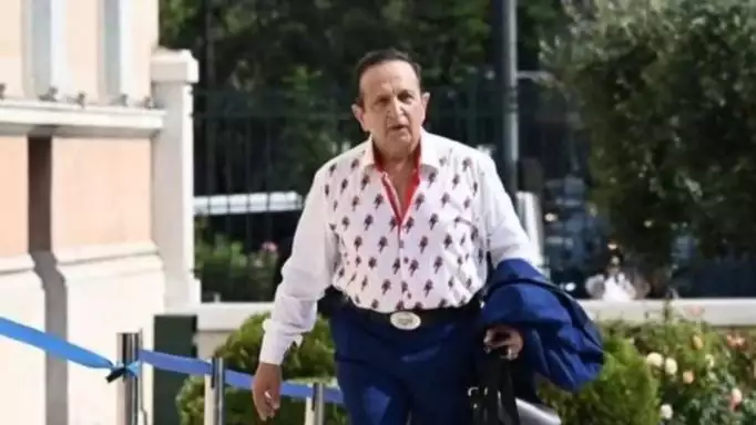 Σπύρος Μπιμπίλας: Μιλάει για το δημοφιλές πουκάμισο και τη συνάντησή του με τη Ζωή Κωνσταντοπούλου