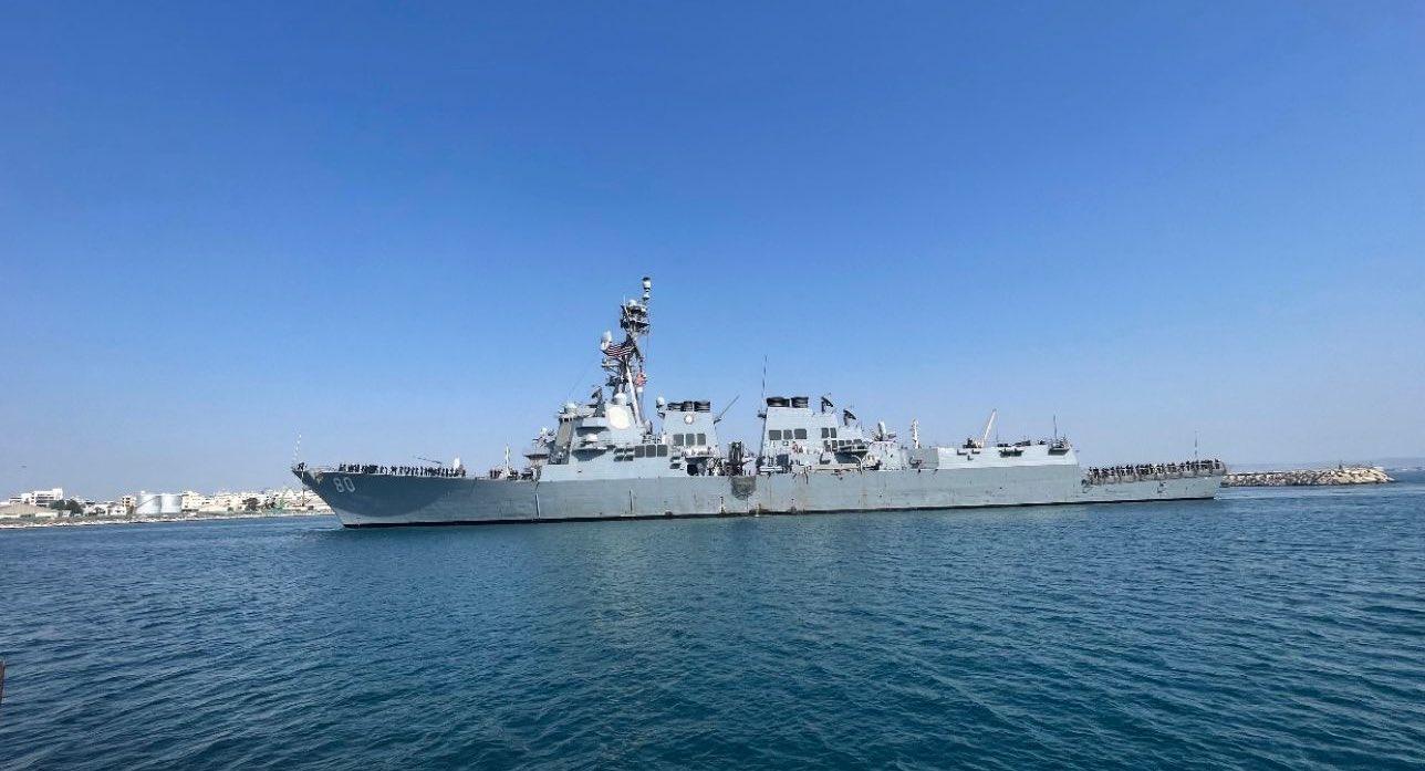 Κύπρος: Στη Λάρνακα το αμερικανικό αντιτορπιλικό USS Roosevelt – Δείτε φωτογραφίες