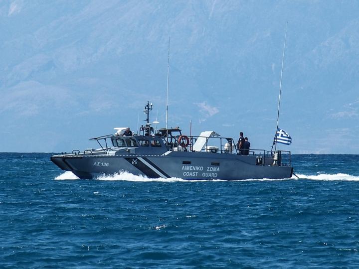 Φωτιά σε ταχύπλοο κοντά στη Μακρόνησο