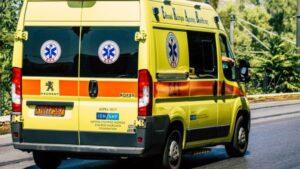Χαλκιδική: ΙΧ έπεσε σε σταθμευμένο φορτηγό - Απεγκλωβίστηκε άντρας και μεταφέρθηκε στο νοσοκομείο