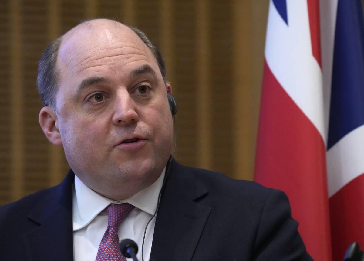 Βρετανία: Παραιτήθηκε ο υπουργός Άμυνας Μπεν Γουάλας