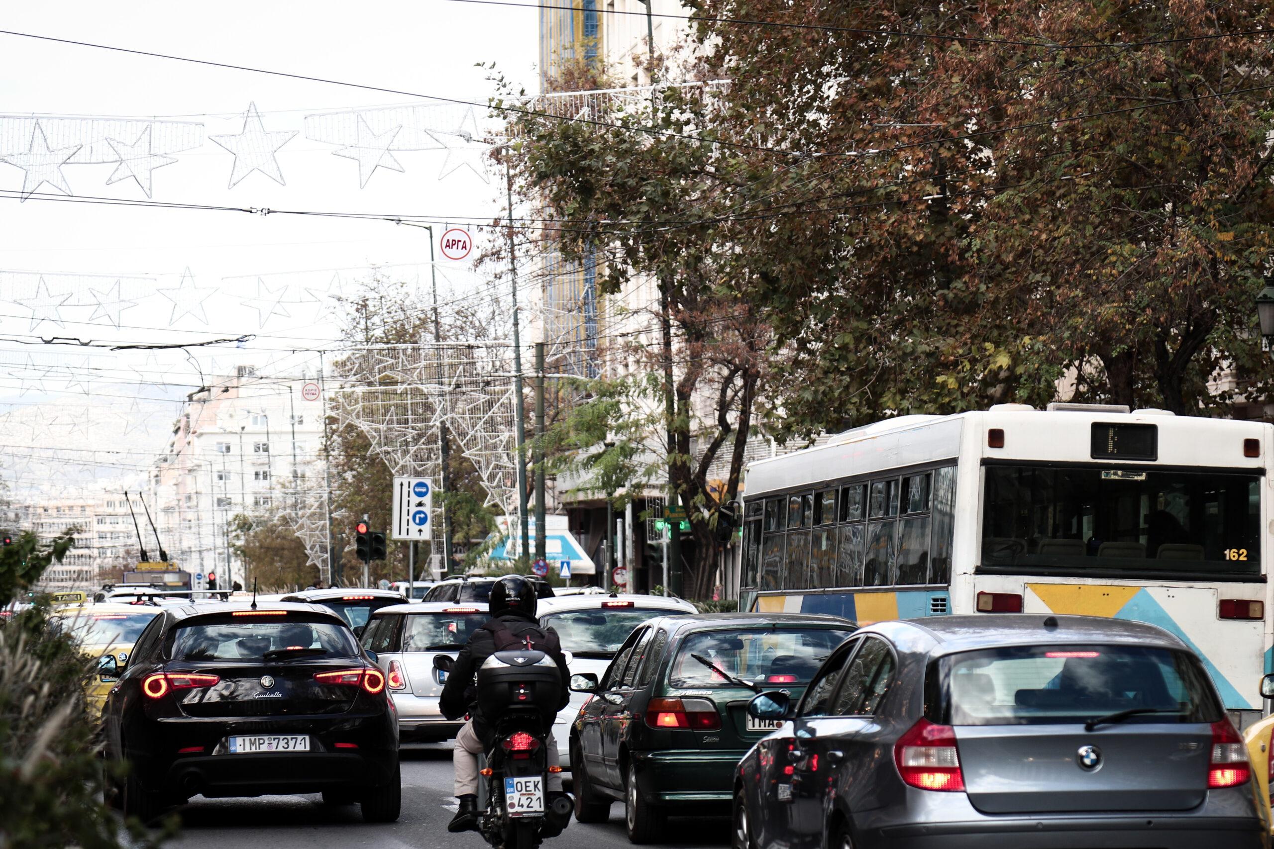 Αττική: Ανετράπη νταλίκα στον Κηφισό – Τεράστιο μποτιλιάρισμα στους δρόμους