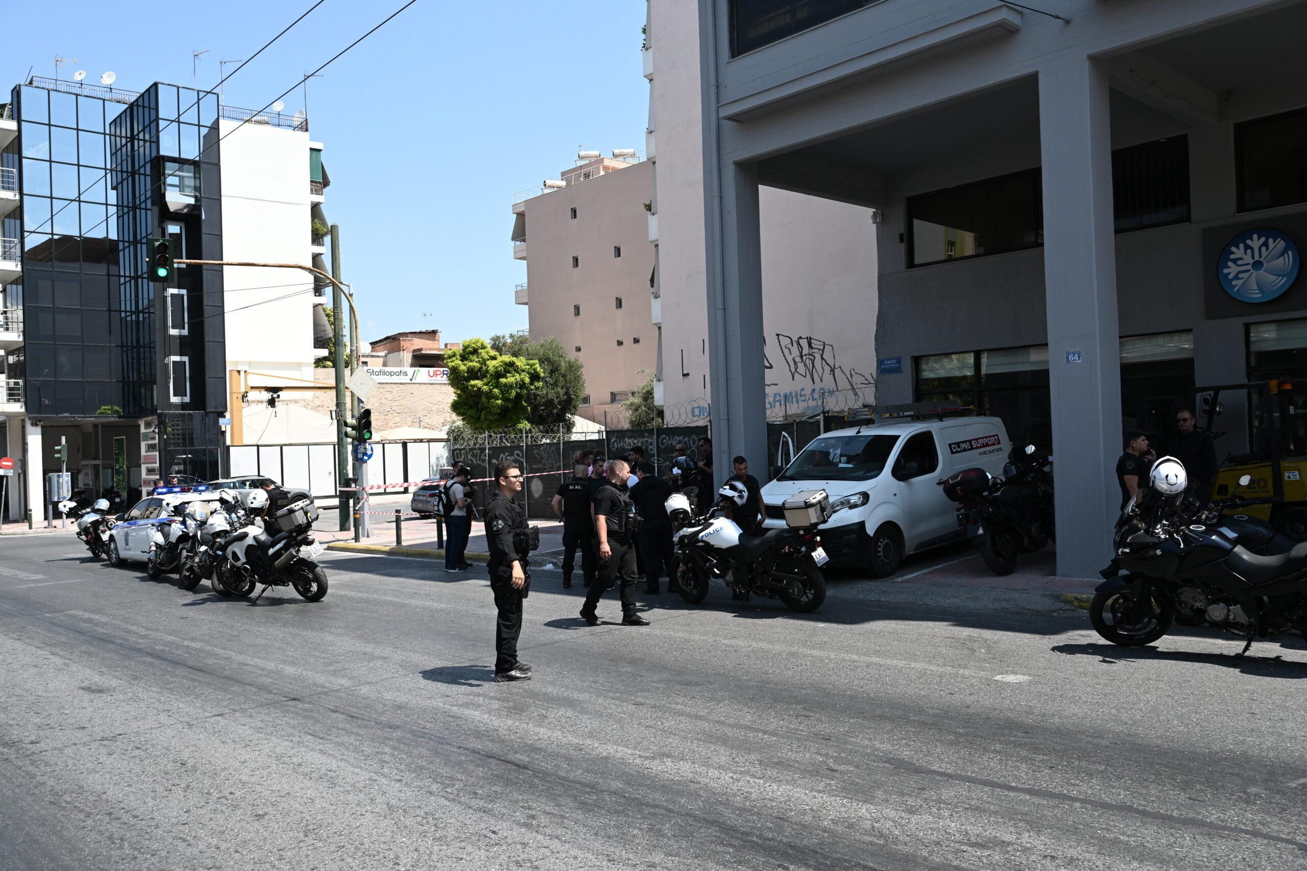 Αττική: Ήταν αμυνόμενος ο αστυνομικός, αναφέρει η ΕΛΑΣ για τον πυροβολισμό ληστή στον Κολωνό