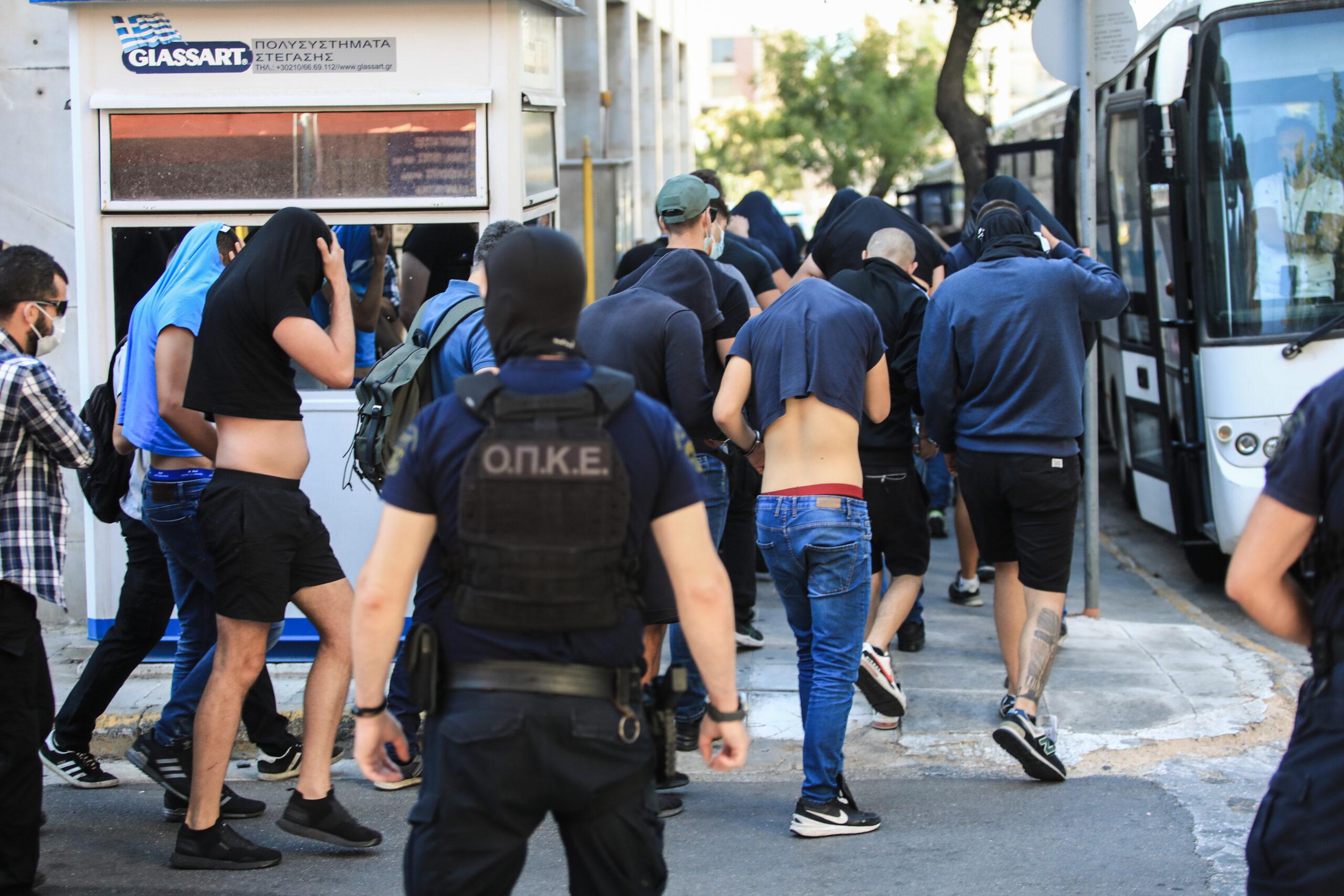 Νέα Φιλαδέλφεια: «Φασίστες, δολοφόνοι, γ@μ# τον Χίτλερ, φάγατε το παιδί», φώναζε εξαγριωμένο το πλήθος (BINTEO)