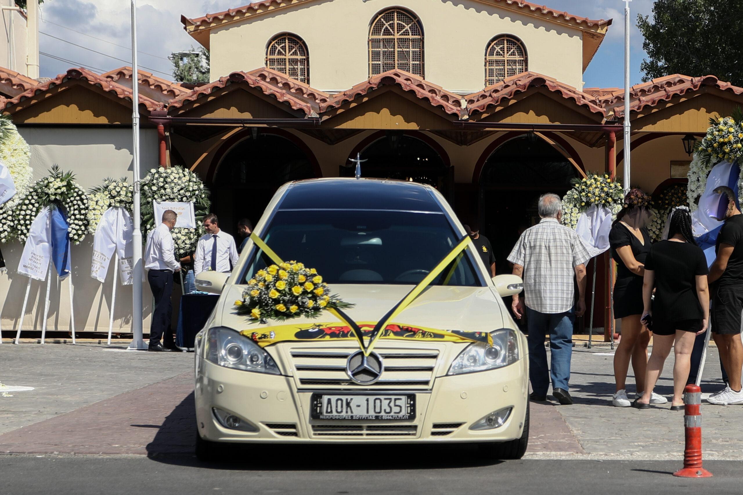 Το τελευταίο αντίο στον 29χρονο Μιχάλη Κατσουρή στην Ελευσίνα