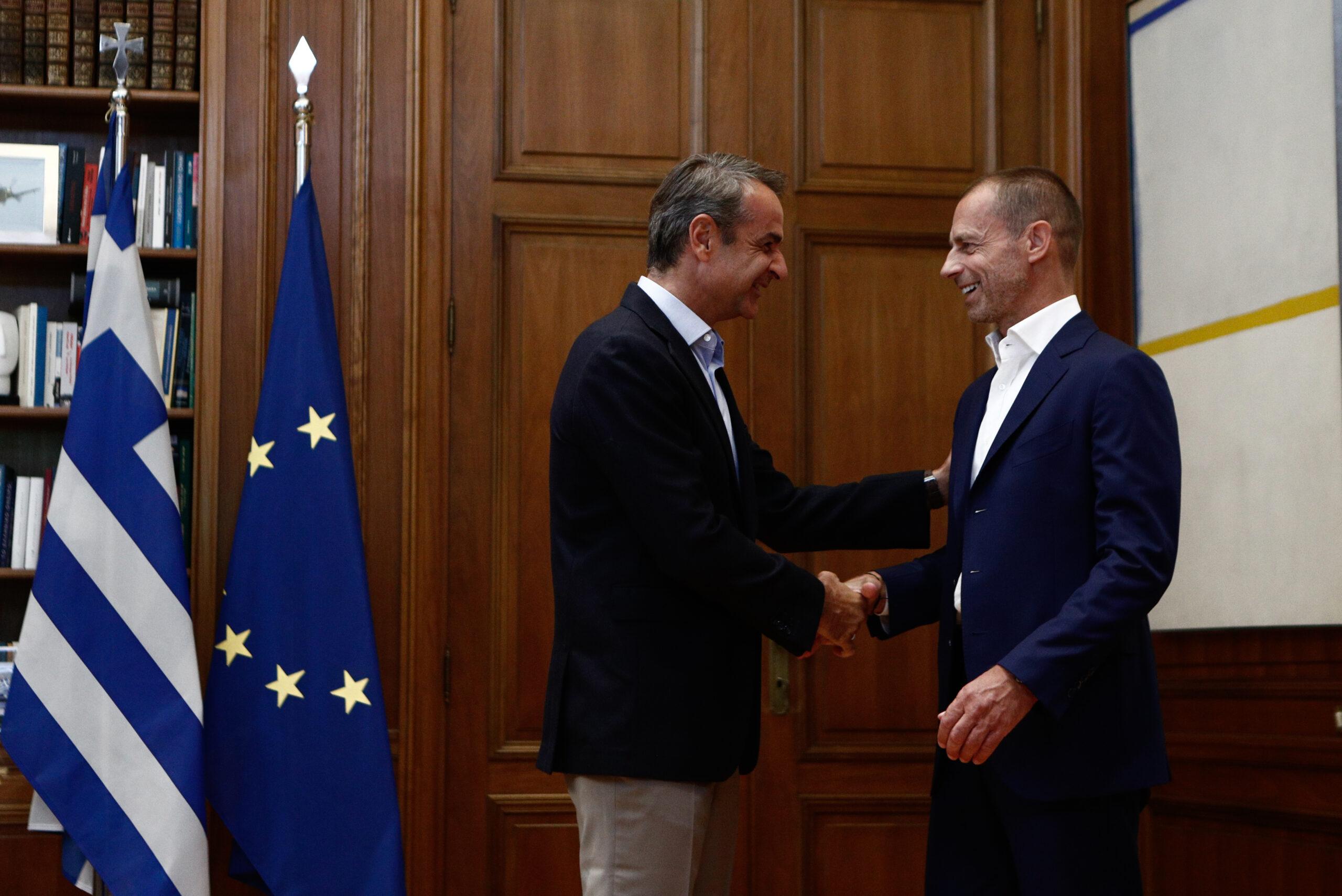 Στο Μαξίμου ο πρόεδρος της UEFA για την συνάντηση με τον Μητσοτάκη