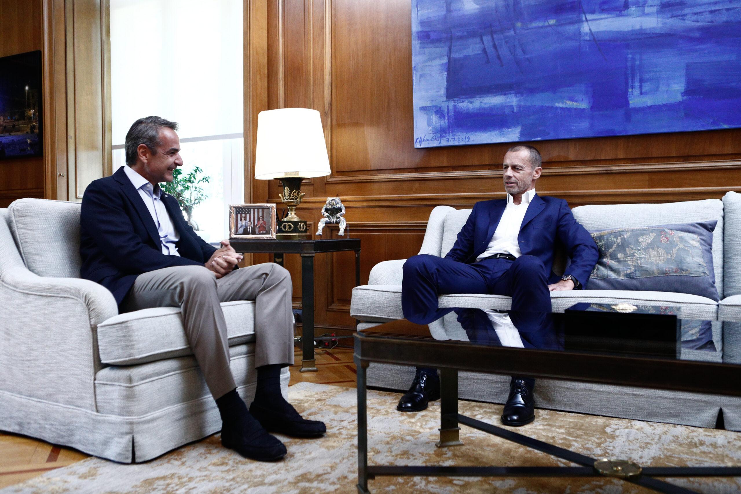 Δείτε live: Δηλώσεις Μητσοτάκη – Τσέφεριν για την οπαδική βία
