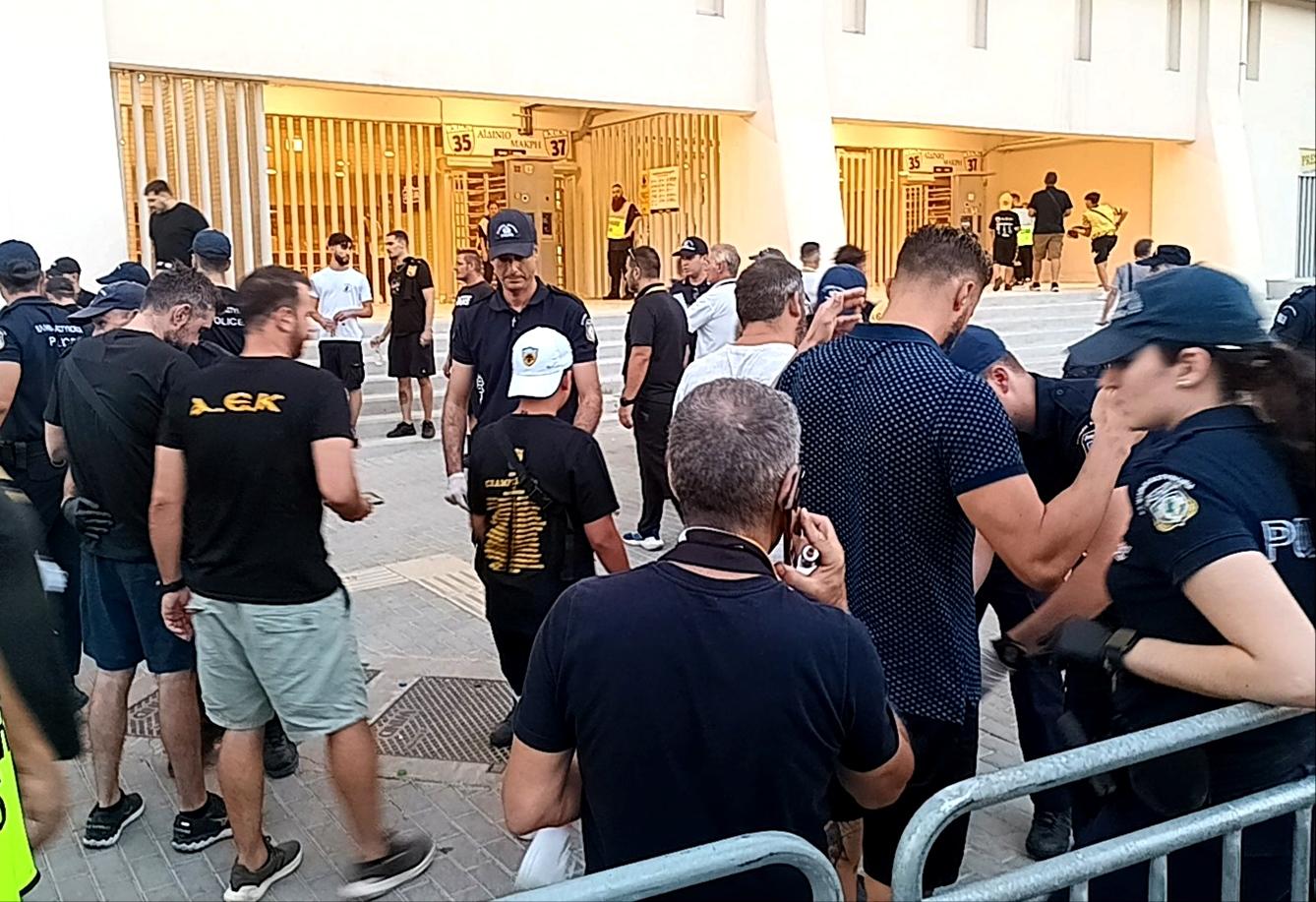 ΑΕΚ – Ντινάμο Ζάγκρεμπ: Συνελήφθη 17χρονος με αιχμηρό αντικείμενο στη Νέα Φιλαδέλφεια