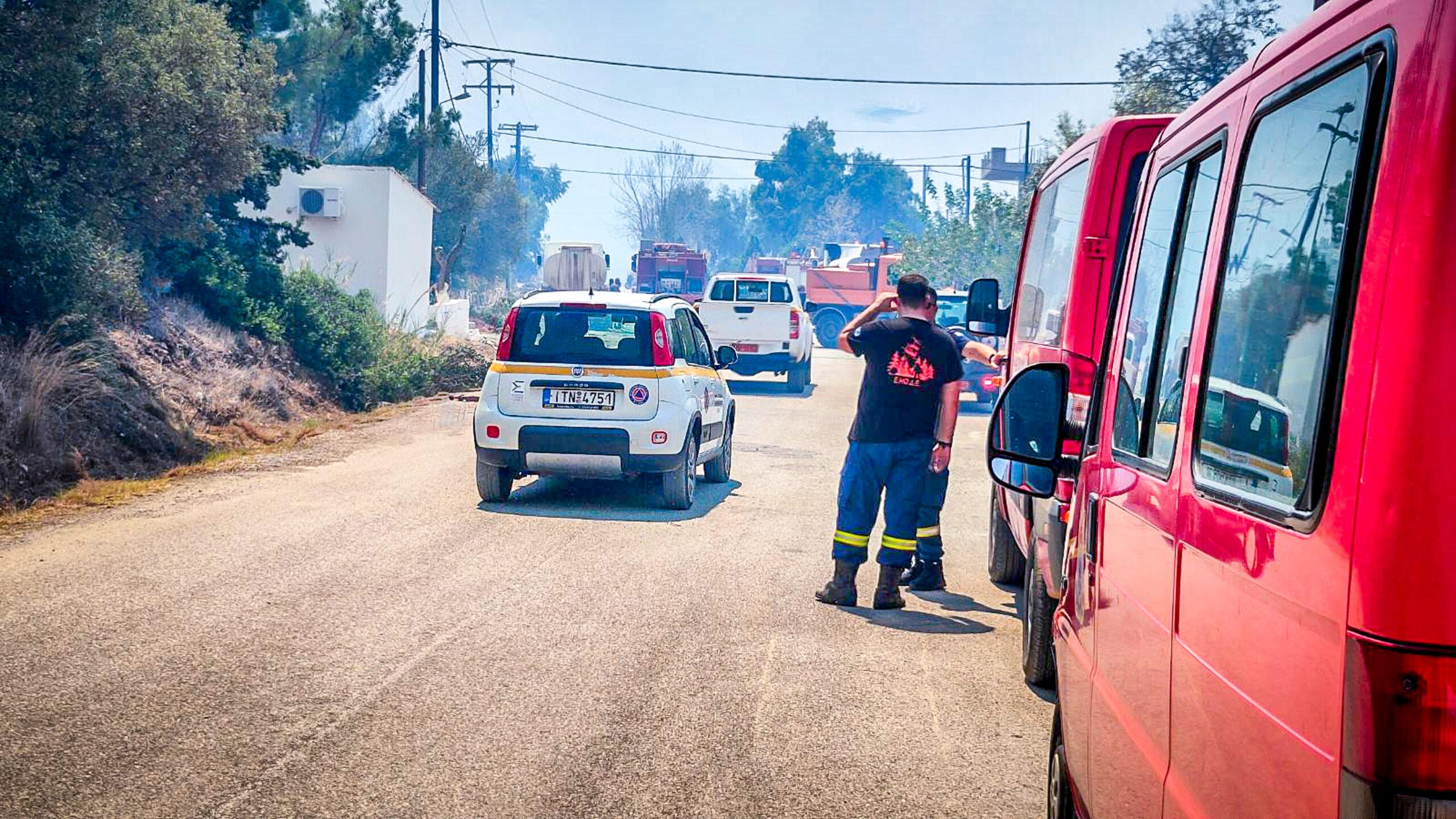 Φωτιά στη Ροδόπη: Σπίτια παραδόθηκαν στις φλόγες – Καλύτερη η κατάσταση με την πυρκαγιά σήμερα (ΒΙΝΤΕΟ)