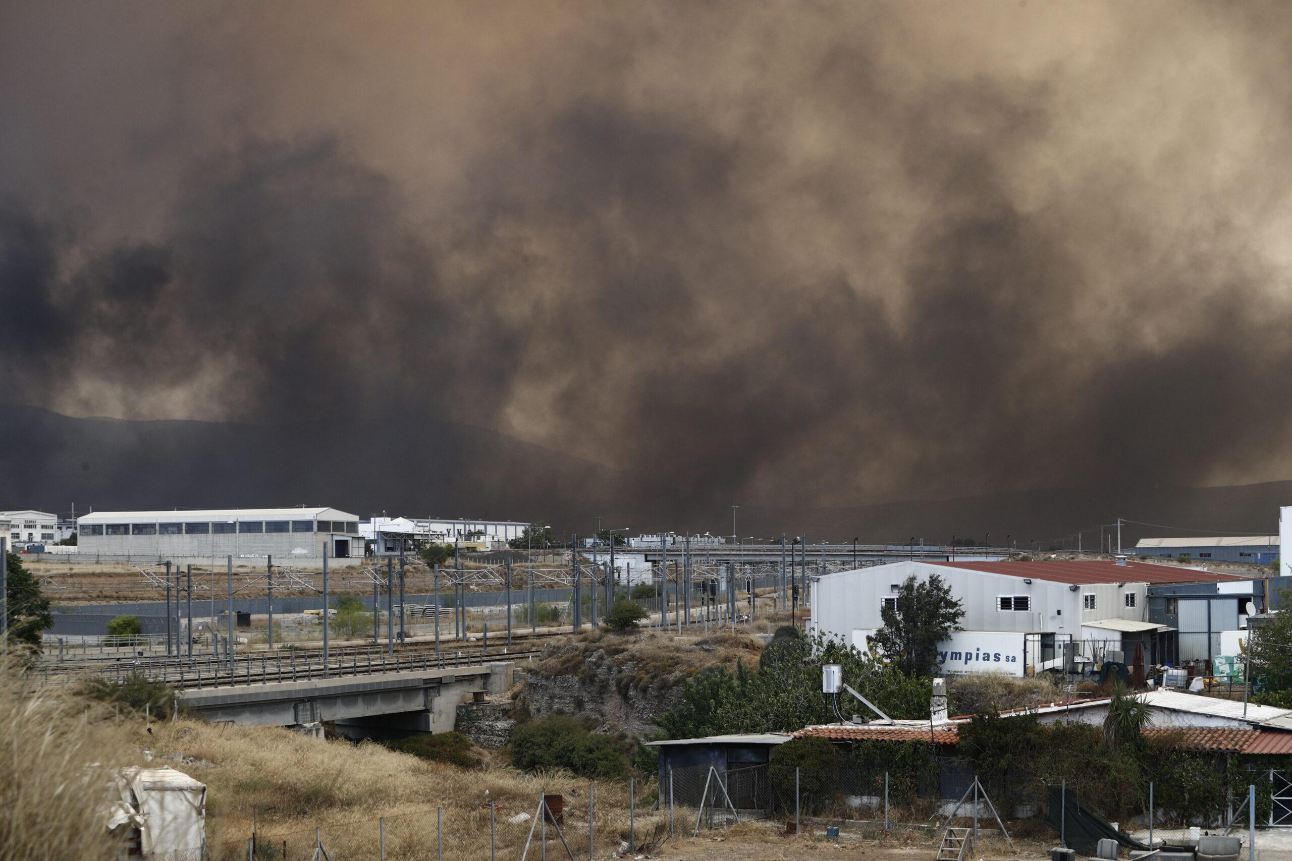 Προσήχθη άτομο για τη φωτιά στον Ασπρόπυργο