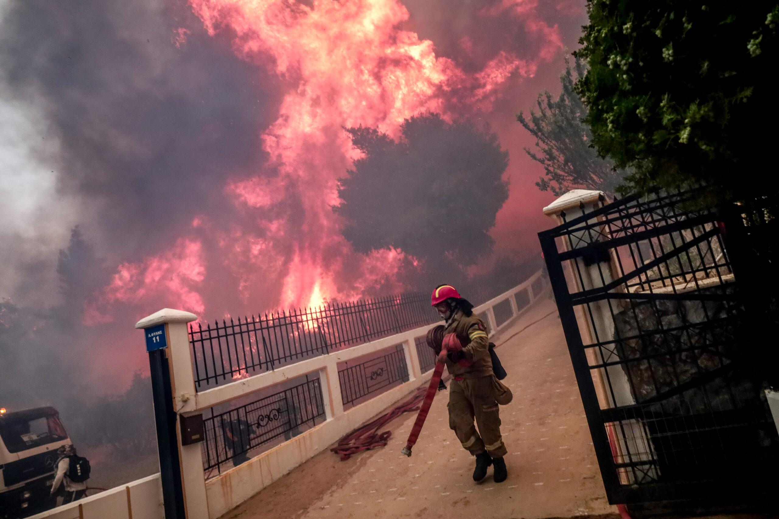 Αναστέλλονται οι πλειστηριασμοί για έξι μήνες στις πυρόπληκτες περιοχές