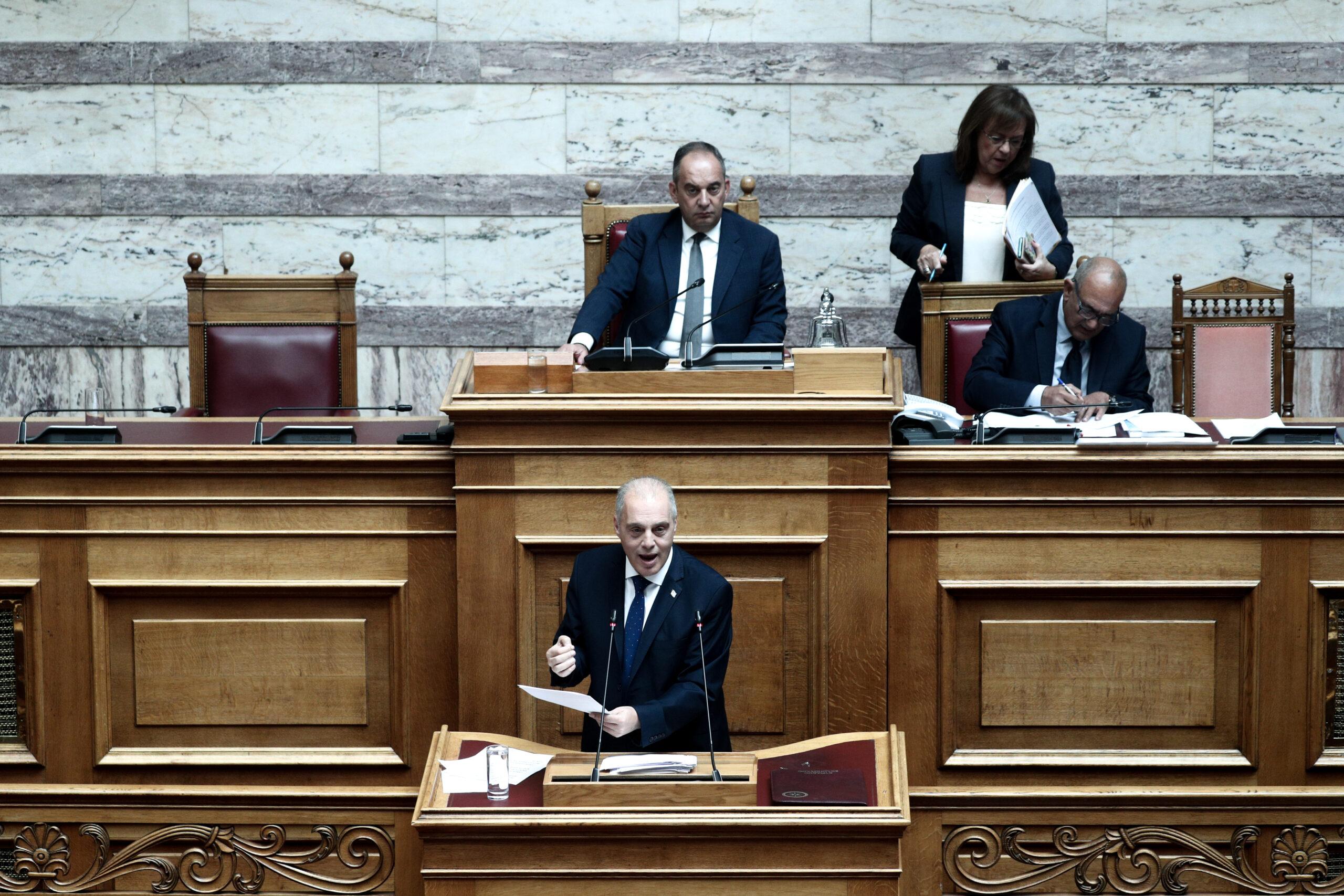 Νέα διαμάχη στη Βουλή – Τασούλας σε Βελόπουλο: «Προσβάλλετε τον πρωθυπουργό και αυτό είναι παράπτωμα»
