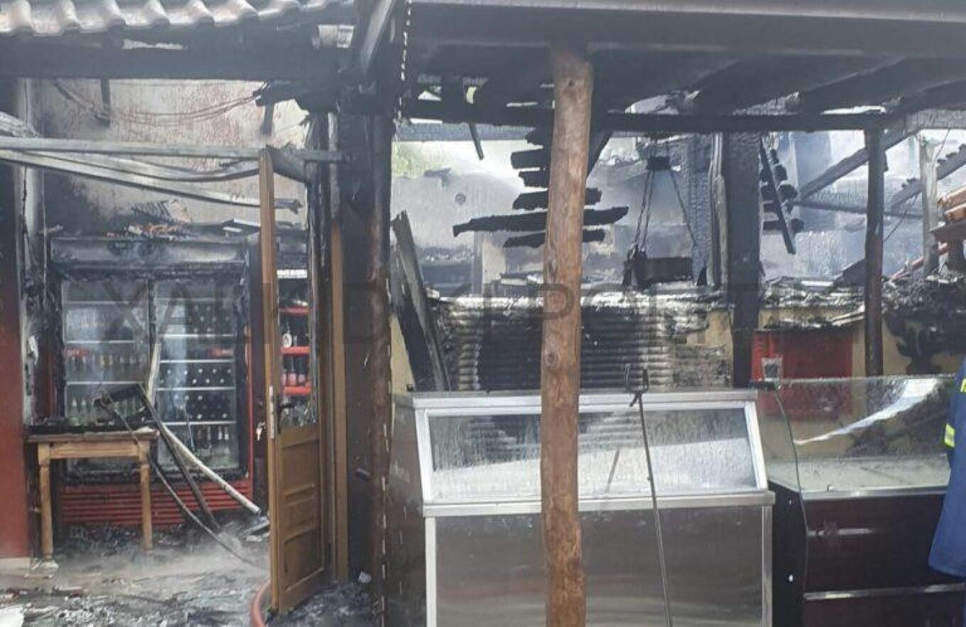 Χαλκιδική: Στις φλόγες ταβέρνα στον Παρθενώνα – Στο σημείο η Πυροσβεστική
