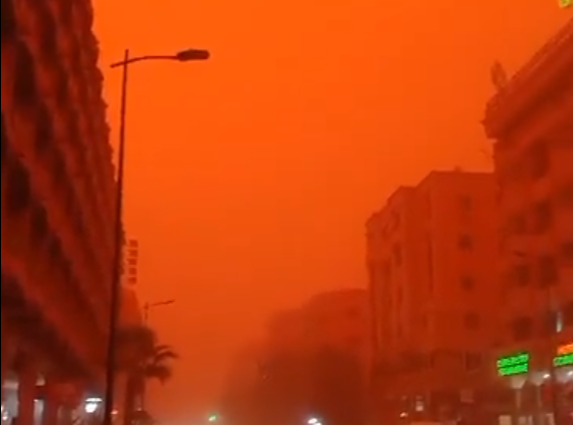 Μαρακές: Ο ουρανός «βάφτηκε» πορτοκαλί από… αμμοθύελλα – Δείτε βίντεο
