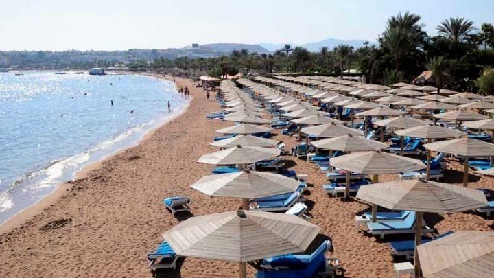 Χαλκιδική: Υπεύθυνος beach bar έδειρε ζευγάρι που ήθελε να καθίσει στην παραλία με πετσέτα