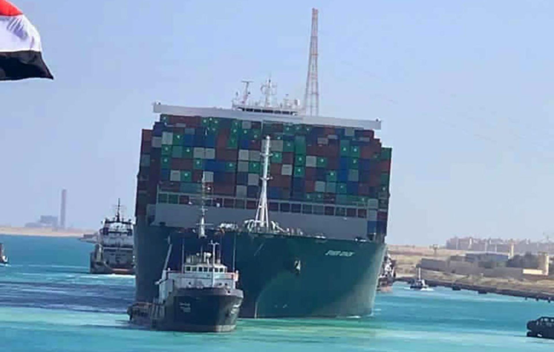 Διώρυγα του Σουέζ: Ένας νεκρός από τη σύγκρουση ρυμουλκού με τάνκερ