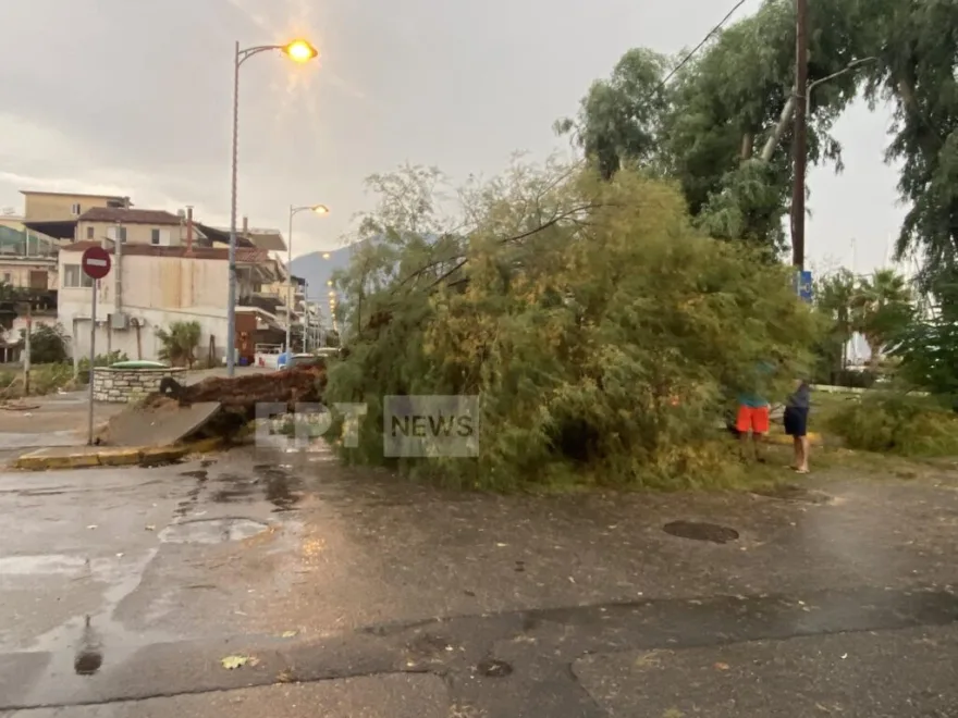 Καταστροφές σε Τρίκαλα και Καλαμάτα από την κακοκαιρία