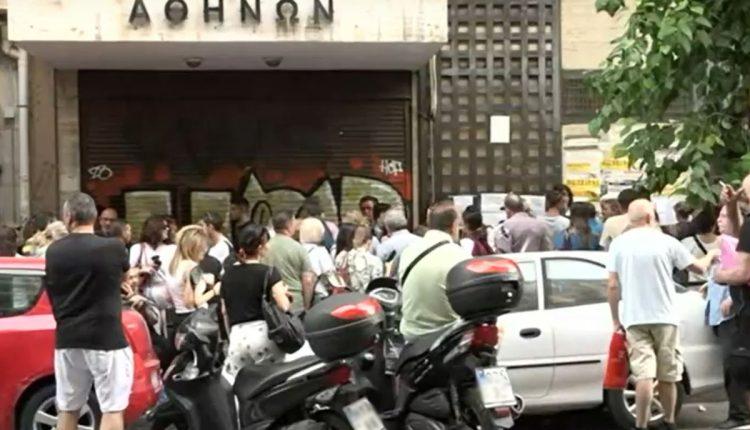 Αθήνα: Ουρές πολλών μέτρων στο Κτηματολόγιο – Κάποιοι διανυκτέρευσαν εκεί για να πιάσουν σειρά (ΒΙΝΤΕΟ)